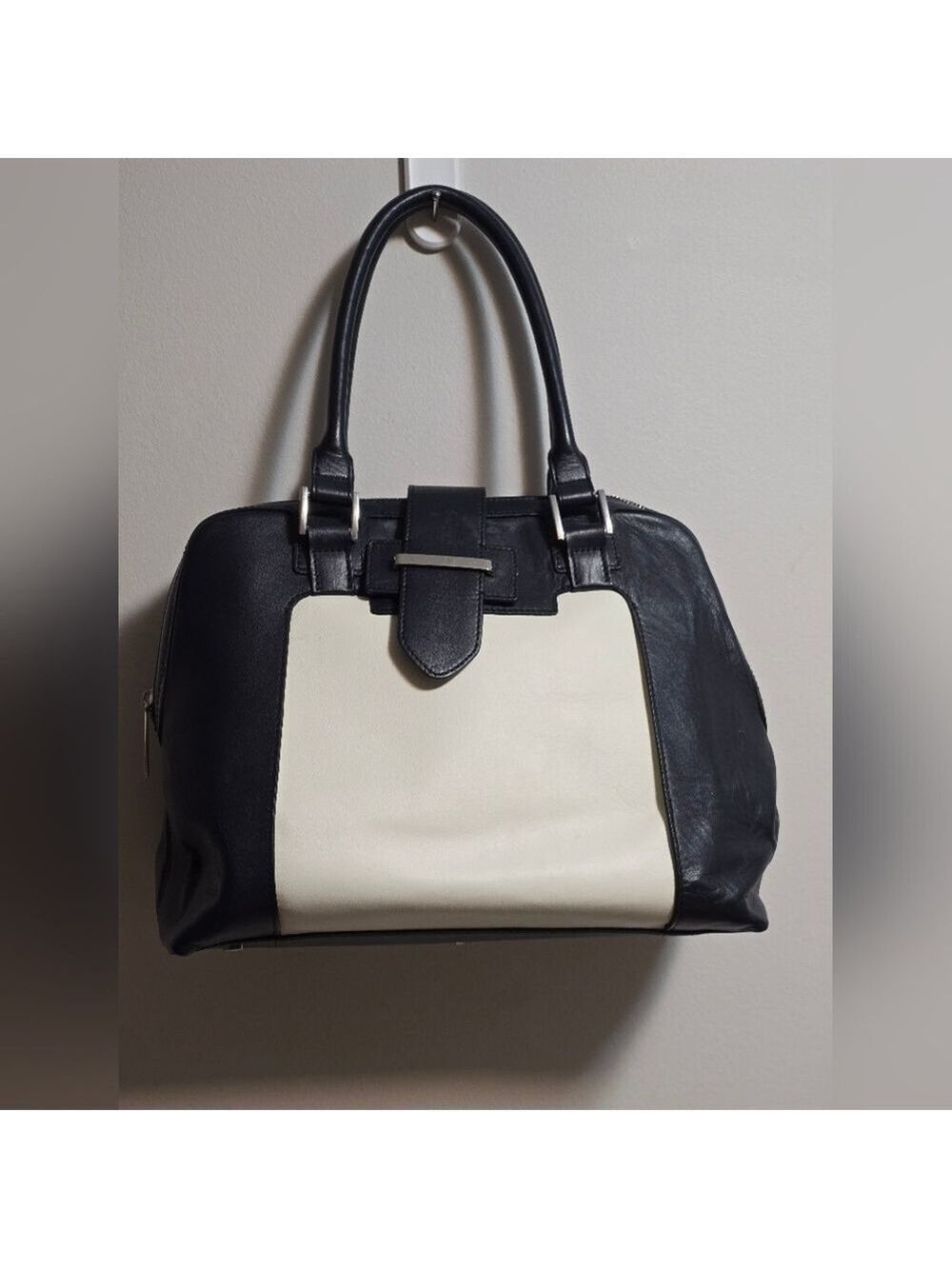 Vintage LK Bennett colorblock leather shoulder handbags color navy and white